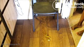 Ebony girl shitting and farting - video 2