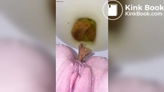 Girl pooping on toilet - video 313