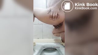 Novinha greluda bunda gostosa cagando e gozando