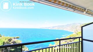 facendo la cioccolata sul balcone di casa