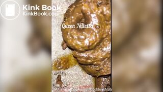 Cagada enorme da preta deitada