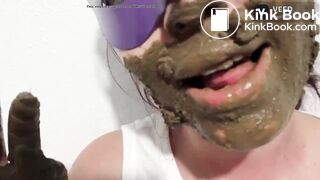 Enfiando a mao no meu cu