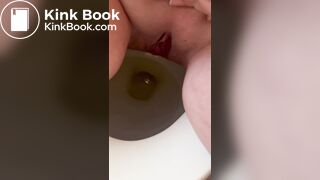 wife in kansas taking a shit