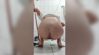 Slut shitting - video 3