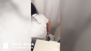 Filipina Gf wipes ass