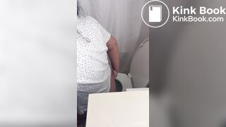 Filipina Gf wipes ass