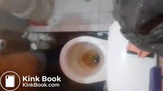Girl pooping - video 820