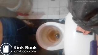 Girl pooping - video 820