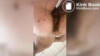 Beautiful latina shits and plays with her anus