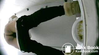 Voyeur girl pooping 3