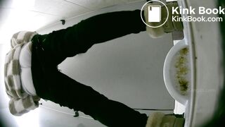 Voyeur girl pooping 3