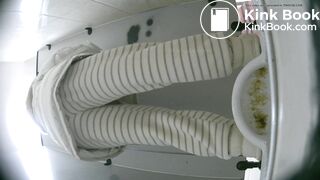 Voyeur girl pooping 2