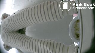 Voyeur girl pooping 2