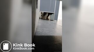 MUJER HACE CACA EN GASOLINERA