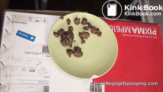 Girl Shitting and Farting