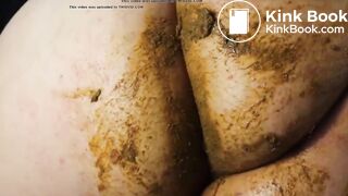 Fat shitty ass plopping on face