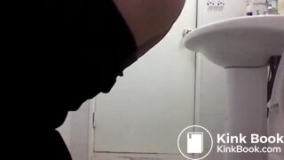 Amateur girl pooping on toilet