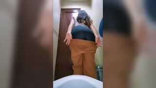 Brown (South Asian) cutie dances and shits in toilet