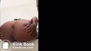 Big booty ebony moans out a quick shit