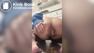 Girl struggles to poop