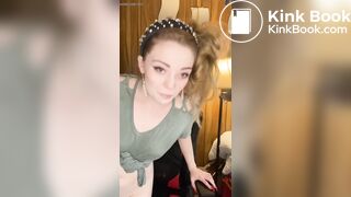 Gamer girl poops in her room