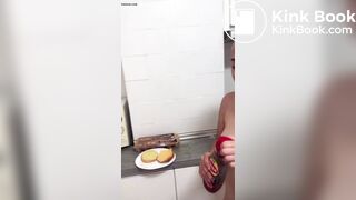Spanish girl teaches us how to prepare hamburger