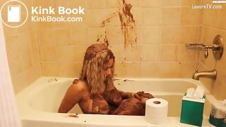 beautiful girl scat on bath !