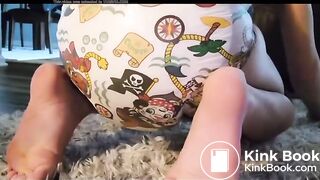 Girl messy diaper - video 2