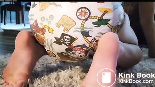 Girl messy diaper - video 2