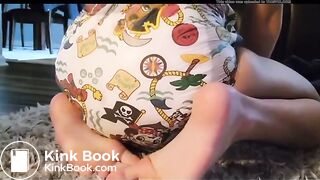 Girl messy diaper - video 2