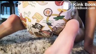 Girl messy diaper - video 2