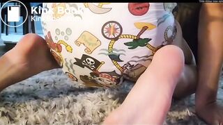 Girl messy diaper - video 2