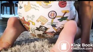 Girl messy diaper - video 2