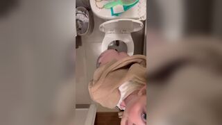 Twitter clip toilet selfie poop