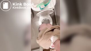 Twitter clip toilet selfie poop