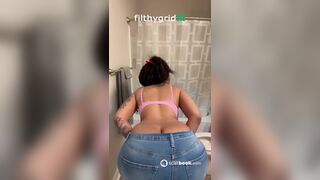 Girl pooping - video 867