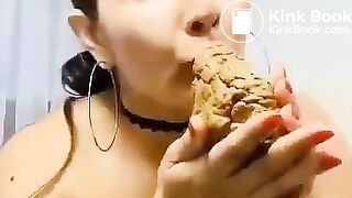 Colombian girl drops a giant toy to make a giant nugget