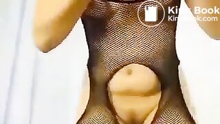 Colombian girl drops a giant toy to make a giant nugget