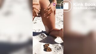 Perfect body girl pooping at the beach