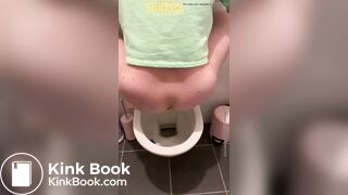 Girl pooping - video 869