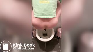 Girl pooping - video 869