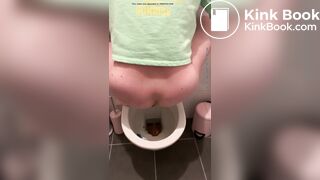 Girl pooping - video 869