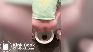 Girl pooping - video 869
