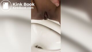 Girl pooping Mulher cagando - video 4