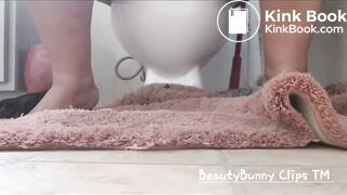 big booty bbw destroying the toilet