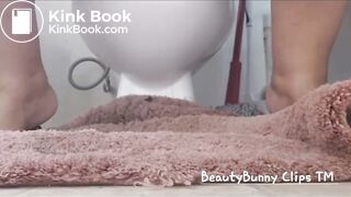 big booty bbw destroying the toilet