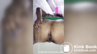 Ebony Shitting 2 - video 2