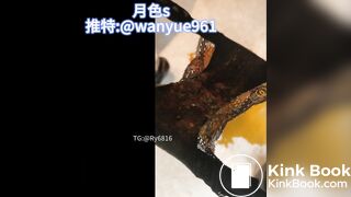 cute gril diarrhea - video 2