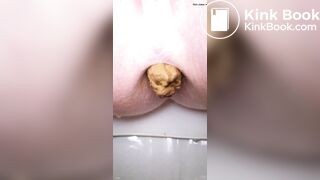 Snapchat girl close up pooping
