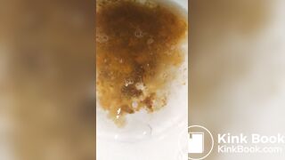 女の子が下痢をする - video 3